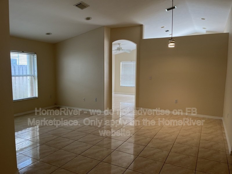 Do Not Miss Out - 1921 SE 15th St, Homestead, FL property image