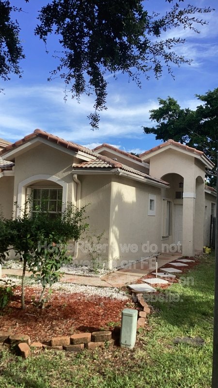 Charming 3BD/2BA Single-Family Home | Gated Community | Pet-Friendly property image
