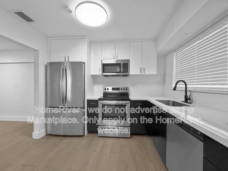3-ROOM | 1-BATH | DUPLEX LIVING | WASHER & DRYER property image